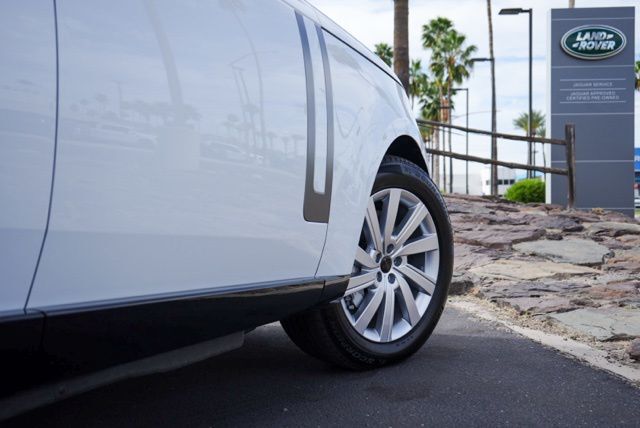 2026 Land Rover Range Rover Plug-In Hybrid SE