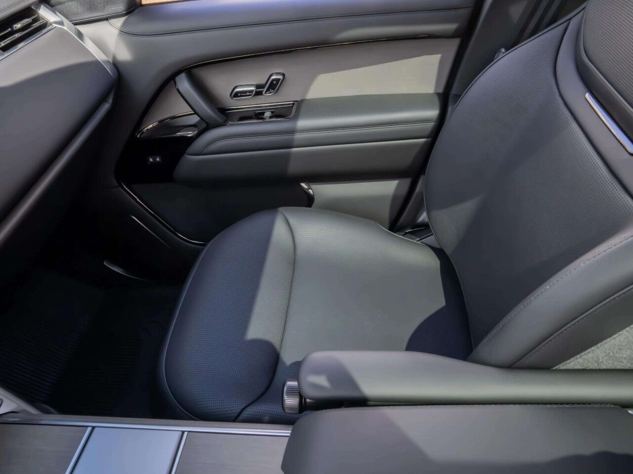 2026 Land Rover Range Rover SV - Original MSRP: $233,535 San Antonio TX