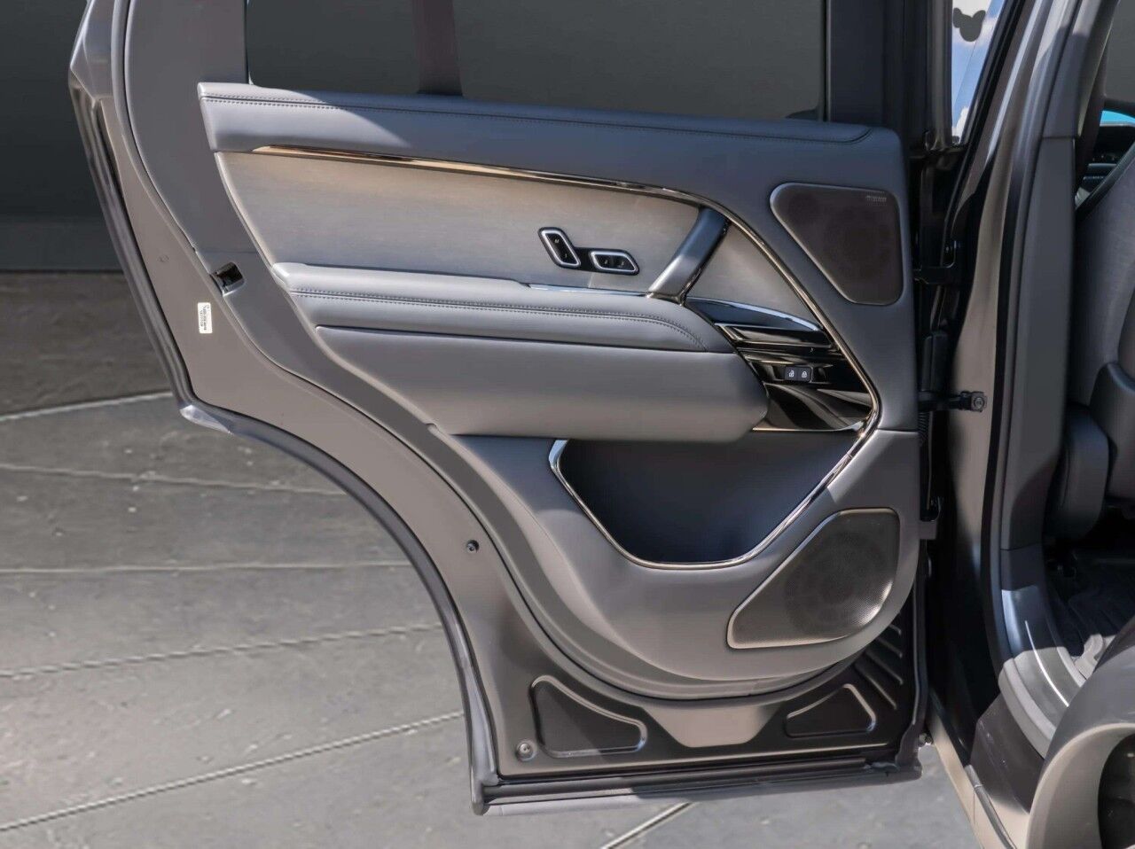 2026 Land Rover Range Rover SV - Original MSRP: $233,535 San Antonio TX