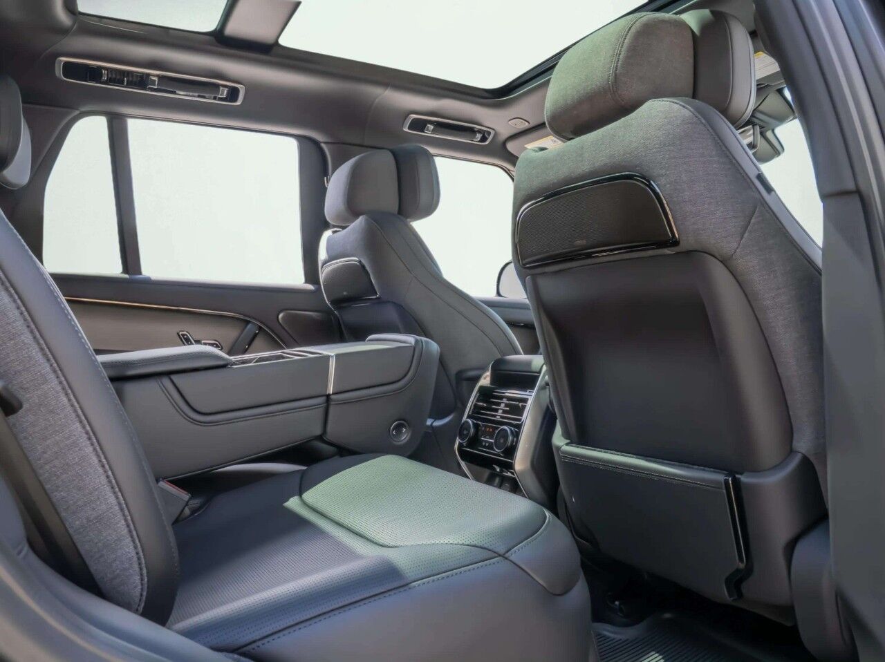 2026 Land Rover Range Rover SV - Original MSRP: $233,535 San Antonio TX