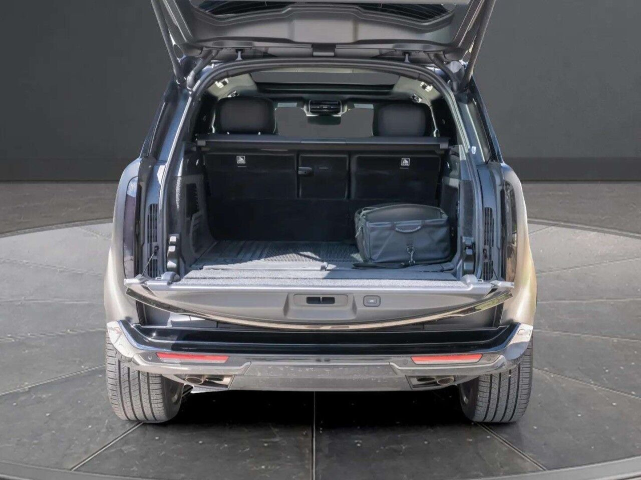 2026 Land Rover Range Rover SV - Original MSRP: $233,535 San Antonio TX