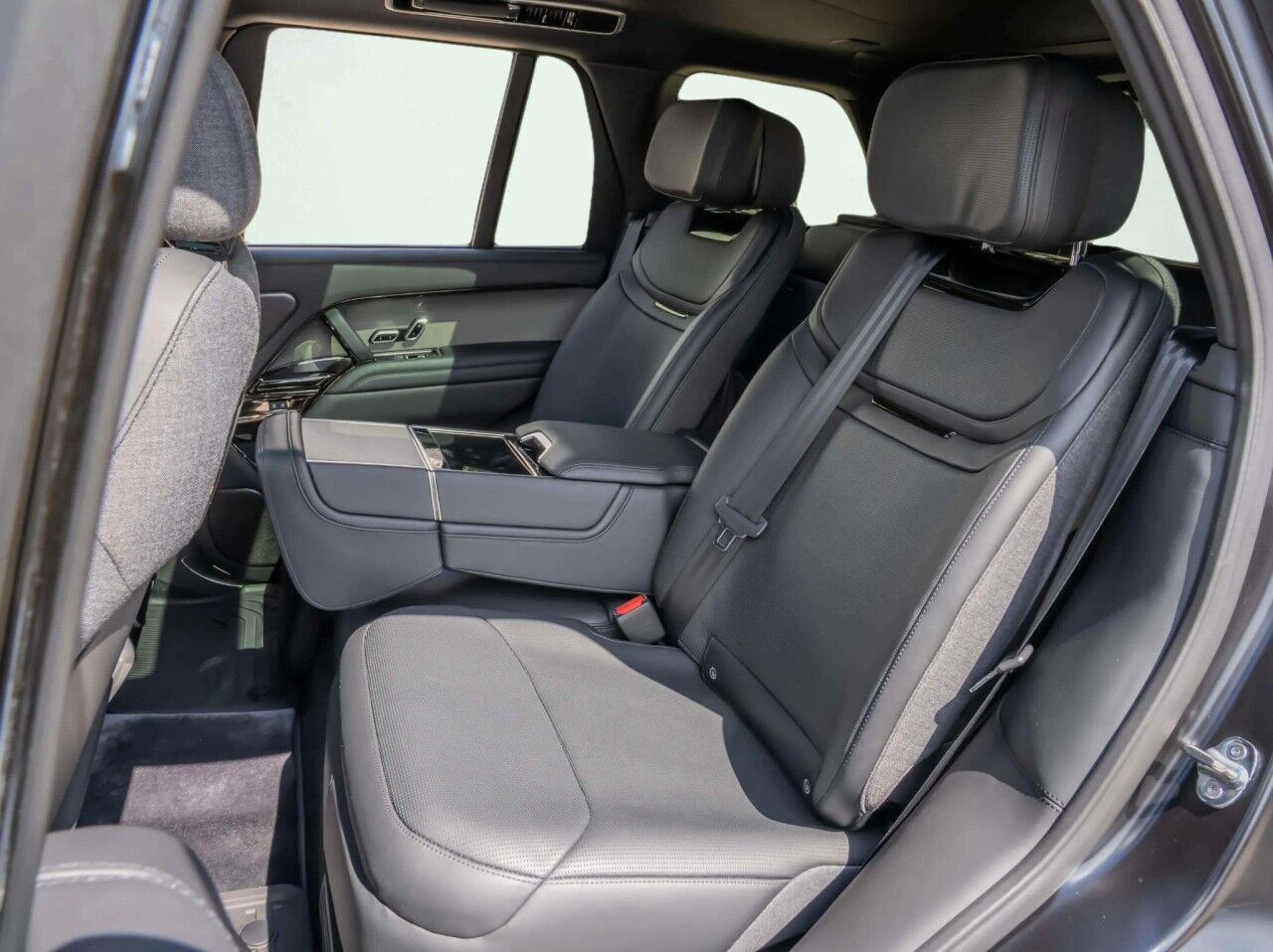 2026 Land Rover Range Rover SV - Original MSRP: $233,535 San Antonio TX