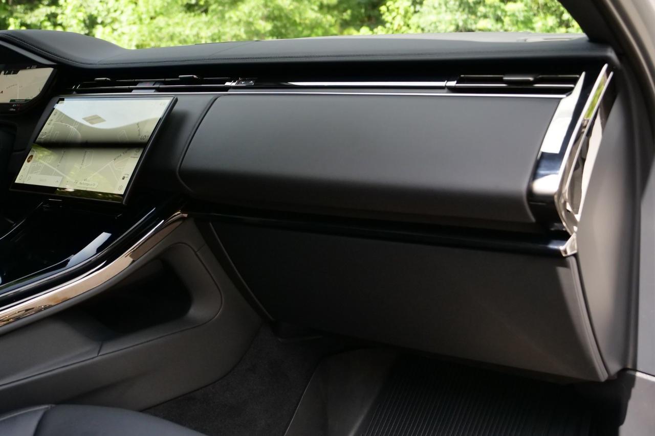 2026 Land Rover Range Rover Sport SE / AWD / Contrast Roof / Cold Climate Pack! Lincolnton NC