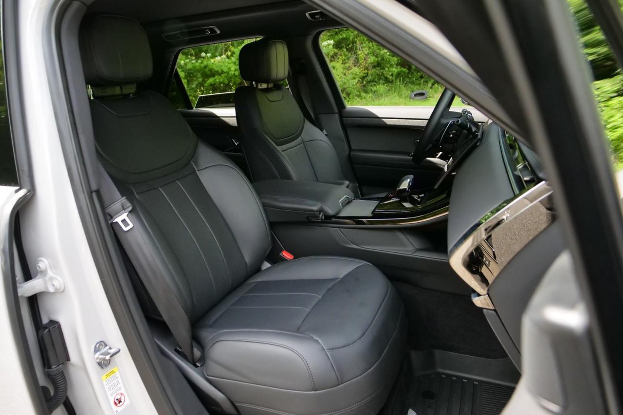 2026 Land Rover Range Rover Sport SE / AWD / Contrast Roof / Cold Climate Pack! Lincolnton NC