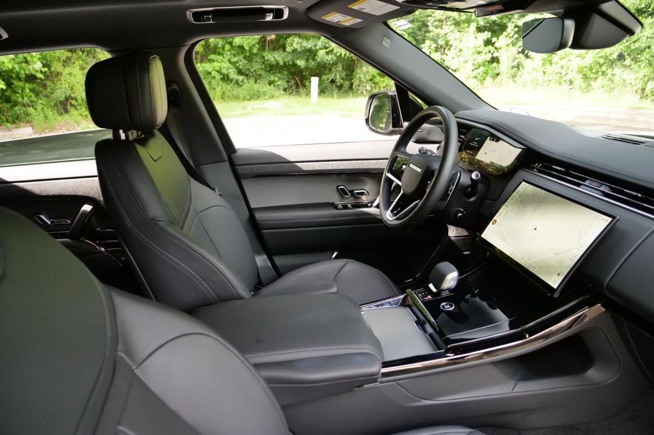 2026 Land Rover Range Rover Sport SE / AWD / Contrast Roof / Cold Climate Pack! Lincolnton NC