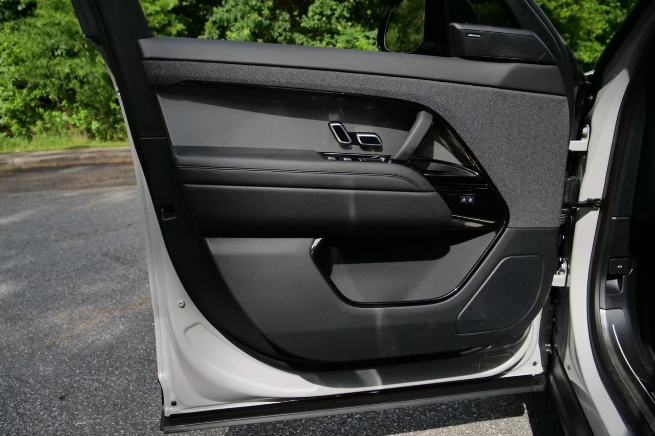2026 Land Rover Range Rover Sport SE / AWD / Contrast Roof / Cold Climate Pack! Lincolnton NC