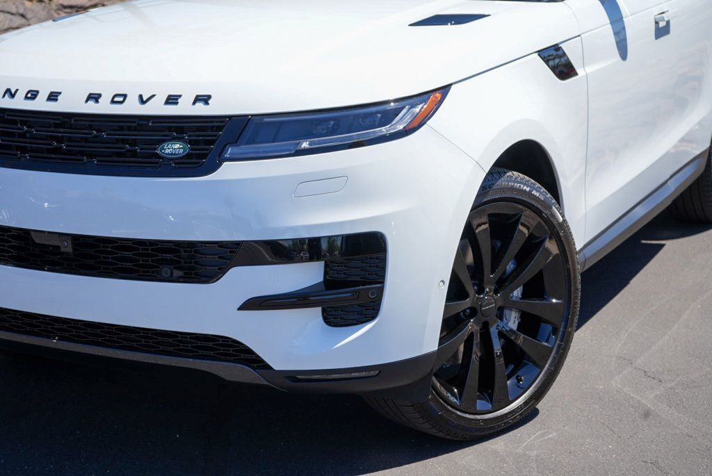 2026 Land Rover Range Rover Sport SE