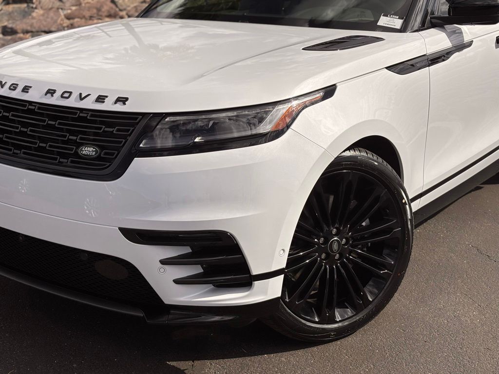 2026 Land Rover Range Rover Velar Dynamic SE