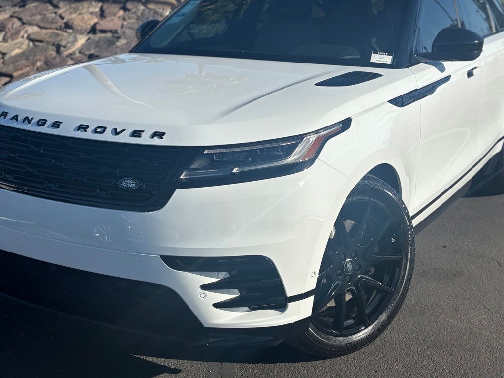 2026 Land Rover Range Rover Velar Dynamic SE