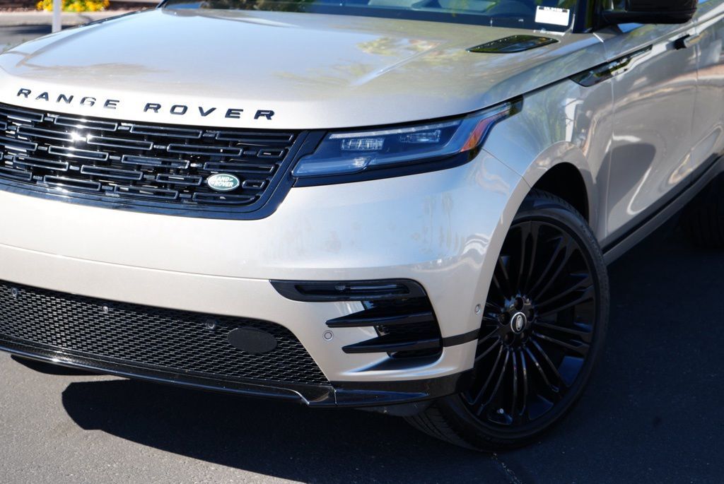 2026 Land Rover Range Rover Velar Dynamic SE