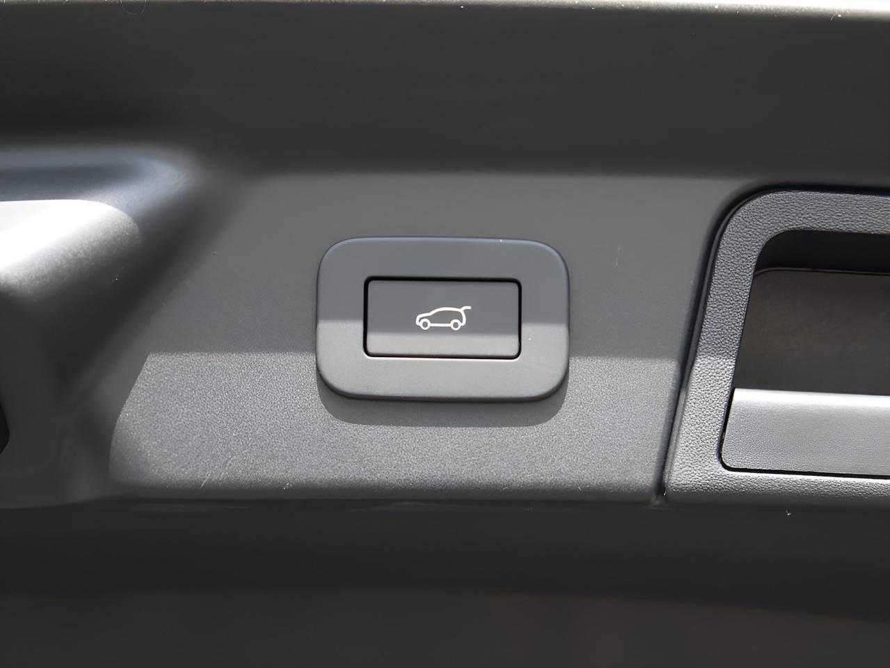 2026 Land Rover Range Rover Velar P250 Base San Clemente CA