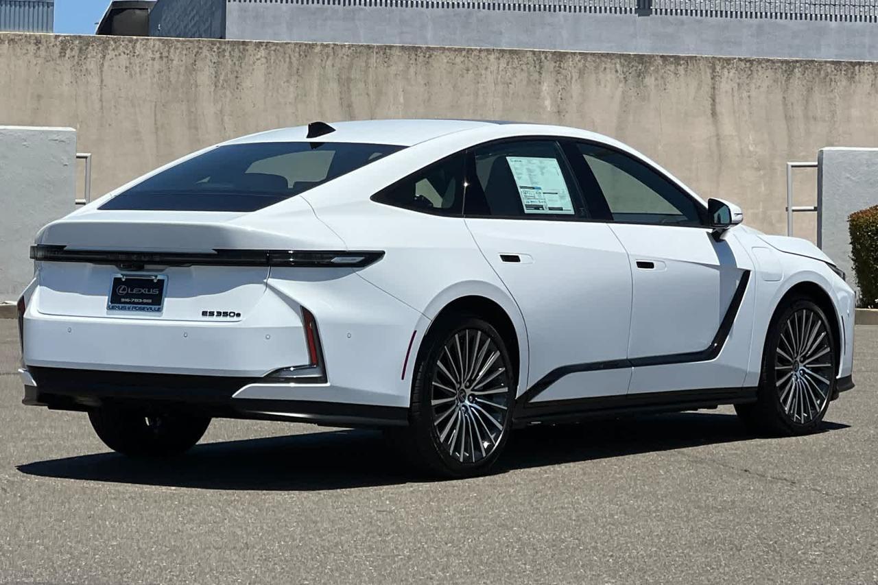 2026 Lexus ES 350e Luxury