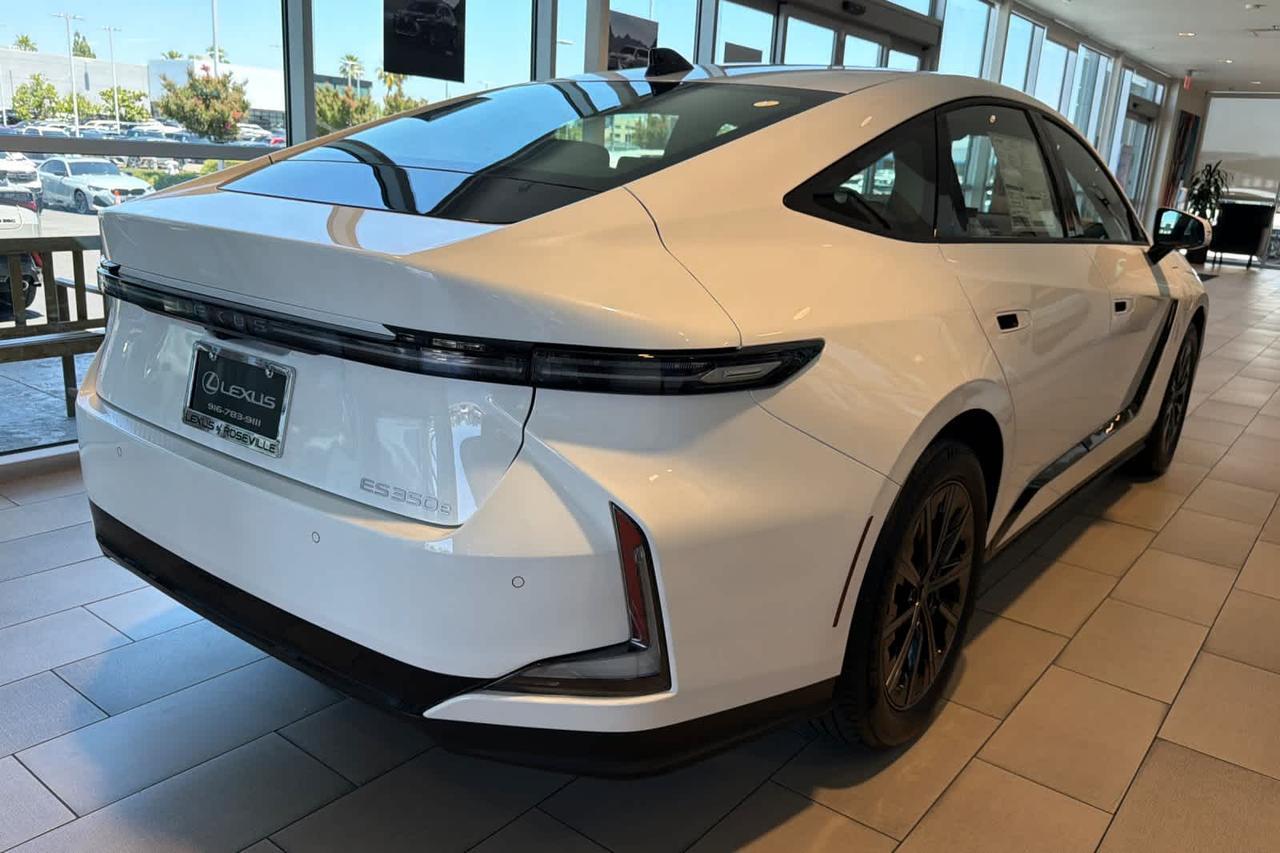 2026 Lexus ES 350e Premium