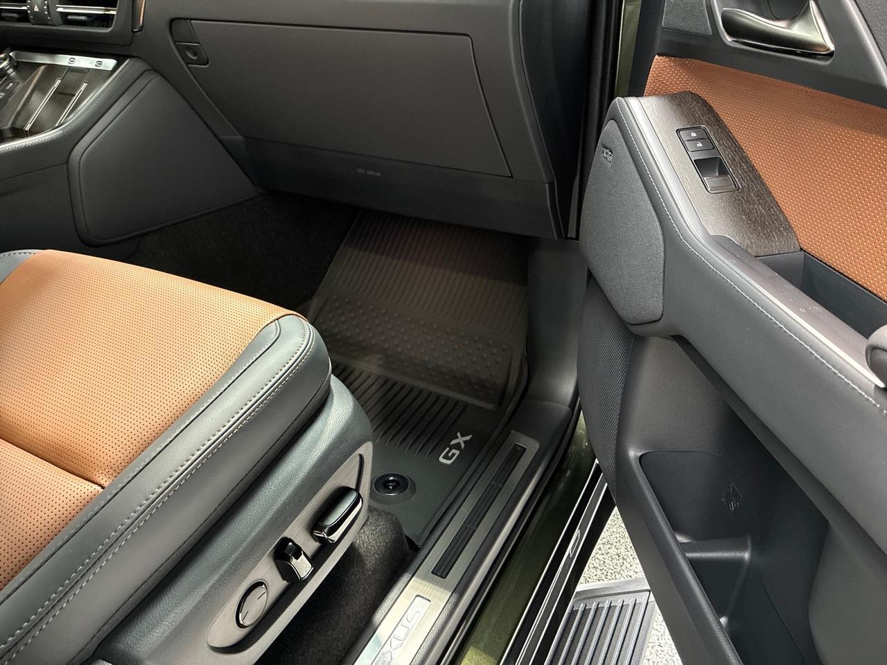 2026 Lexus GX550 Luxury+, 2nd Row Bench, Traffic Jam Assist, HUD, Cold Area Pkg, Digital Key Houston TX