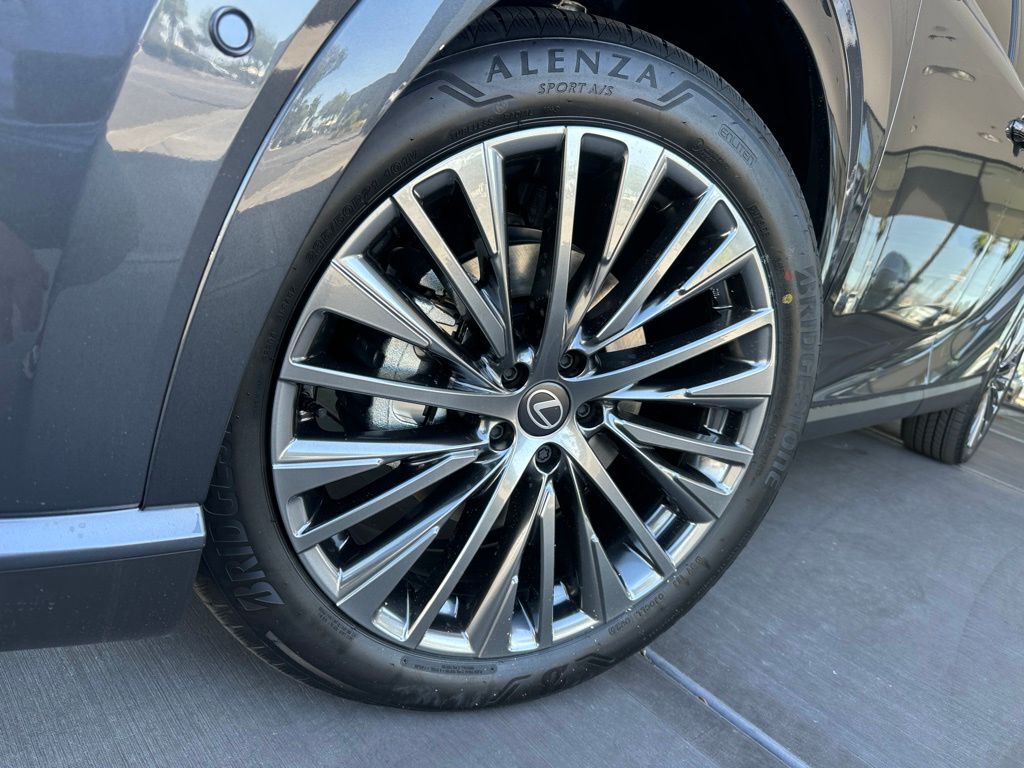2026 Lexus RX 450h+ Luxury