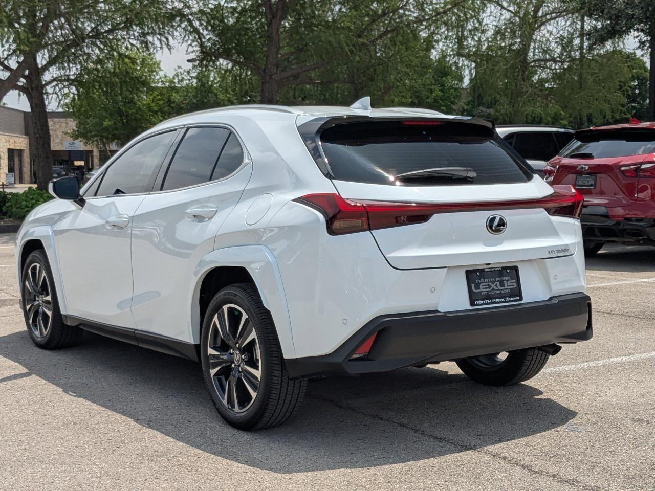 2026 Lexus UX 300h Premium