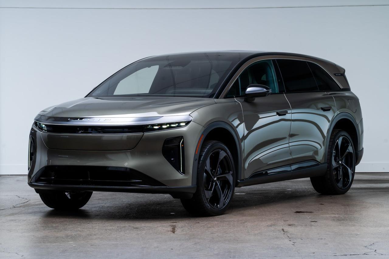 2026 Lucid Gravity Touring 3rd Row Seats Aether Stealth Wheels Portland OR