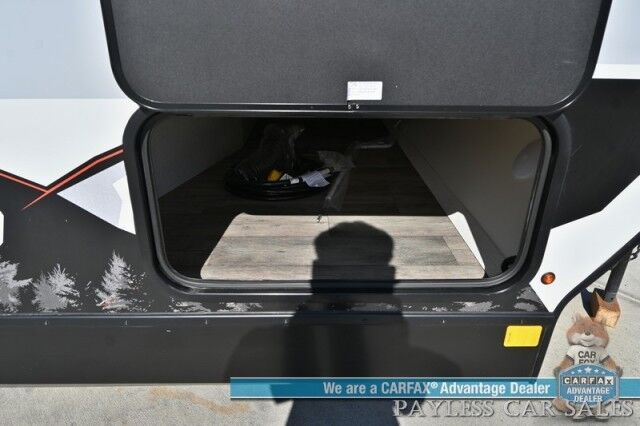 2026 MODERN BUGGY BIG BUGGY CB17 / Suburban Furnace / 13.5k BTU Rooftop AC / Stainless Steel Sink & Dual Burner Stove / 24 Inch Flat screen / Power Exterior Awning / 14 Inch Ground Clearance / All Terrain Tires / Tow Pkg / 3073lbs UVW Anchorage AK