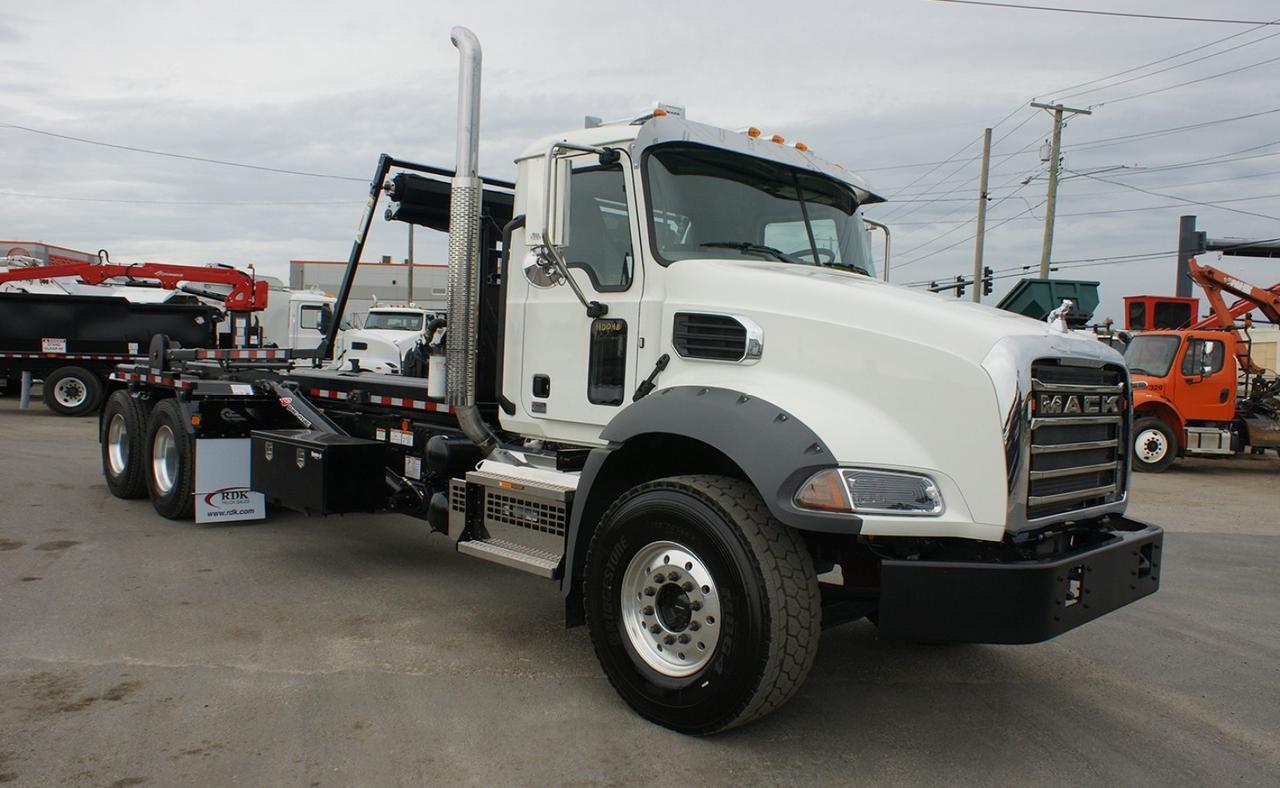 2026 Mack Granite 60,000 lb. Pac-Mac Roll-off Hoist