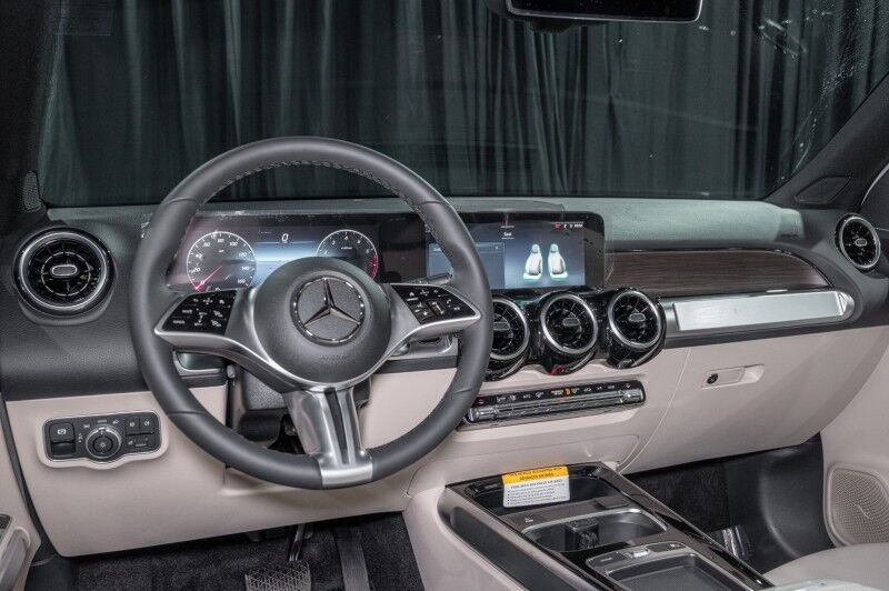 2026 Mercedes Benz GLB 250 photo 16