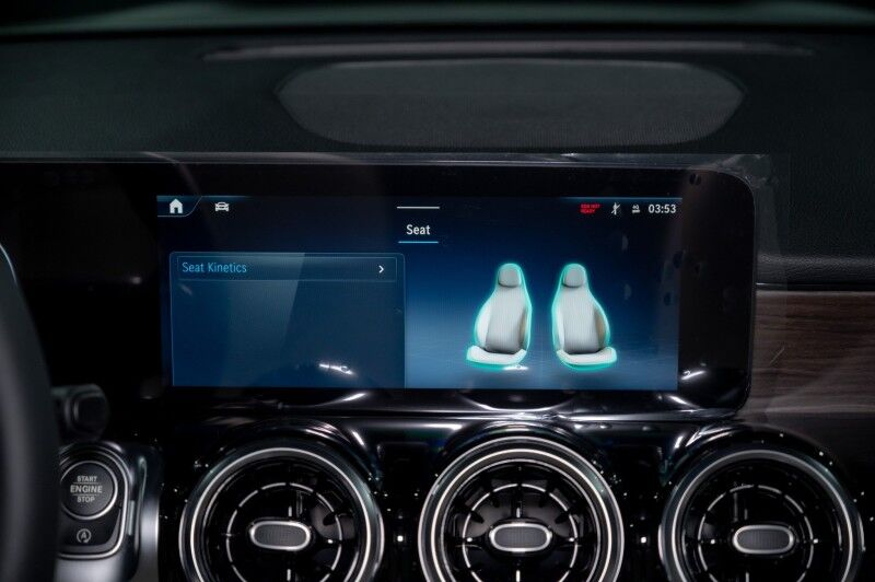 2026 Mercedes Benz GLB 250 photo 15
