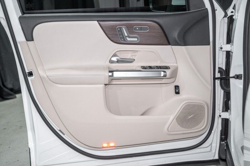 2026 Mercedes Benz GLB 250 photo 9