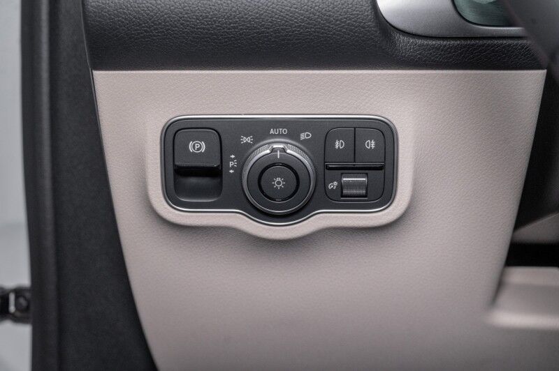 2026 Mercedes Benz GLB 250 photo 17