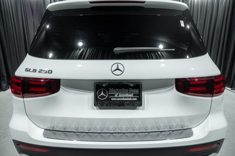 2026 Mercedes Benz GLB 250 photo 6