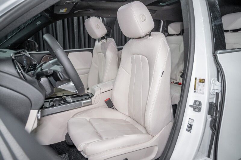 2026 Mercedes Benz GLB 250 photo 10