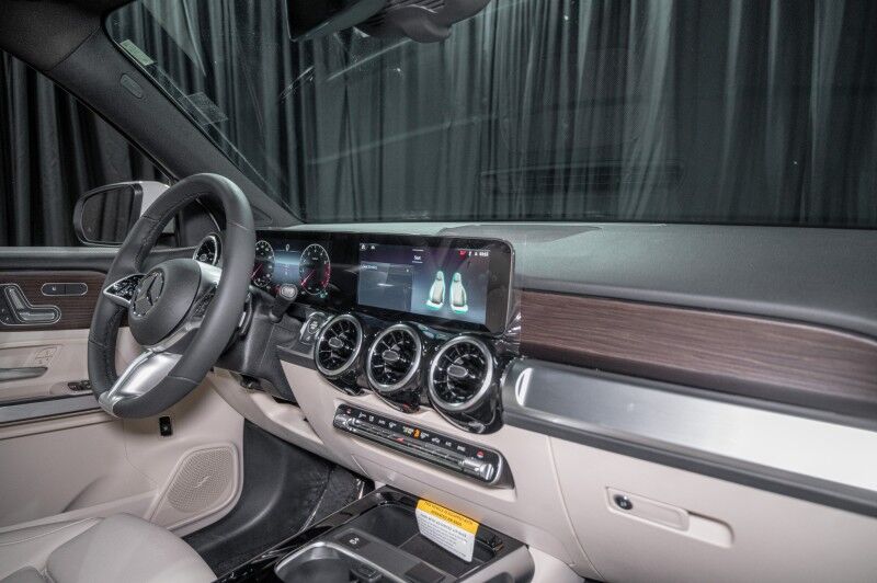 2026 Mercedes Benz GLB 250 photo 14