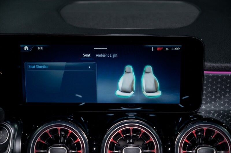 2026 Mercedes Benz GLB 250 photo 15