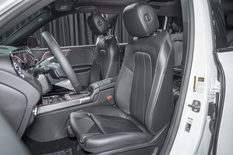 2026 Mercedes Benz GLB 250 photo 10