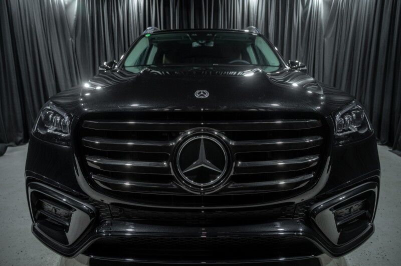 2026 Mercedes Benz GLS 450 4MATIC photo 2