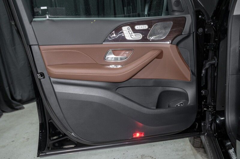 2026 Mercedes Benz GLS 450 4MATIC photo 9