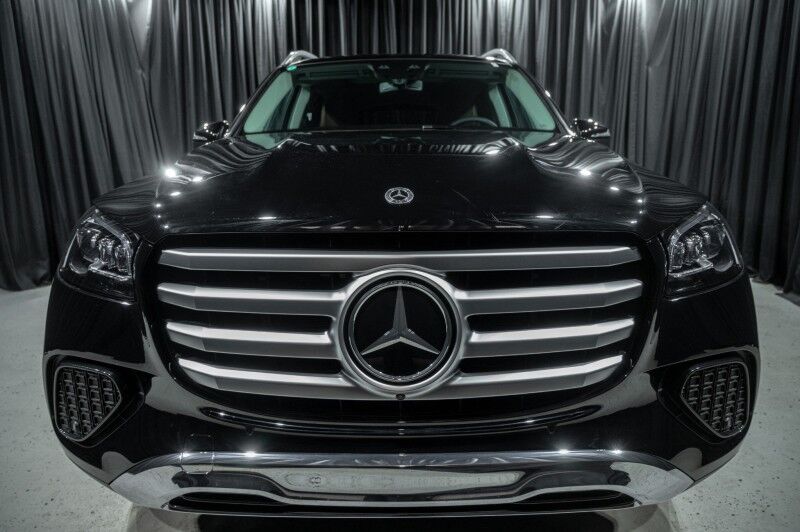 2026 Mercedes Benz GLS 450 4MATIC photo 2