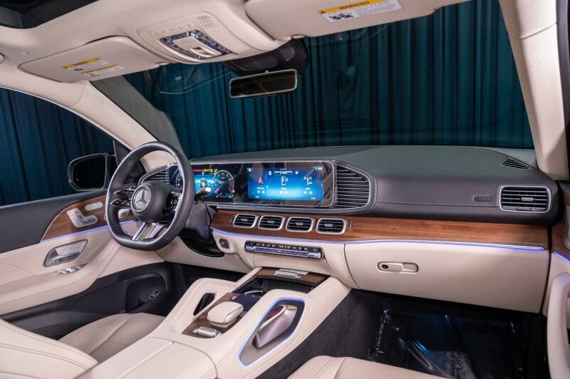 2026 Mercedes Benz GLS 450 4MATIC photo 4