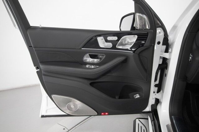 2026 Mercedes-Benz GLS 600 Maybach *ONLY 2700 MILES* *REAR ENTERTAINMENT PACKAGE* San Diego CA