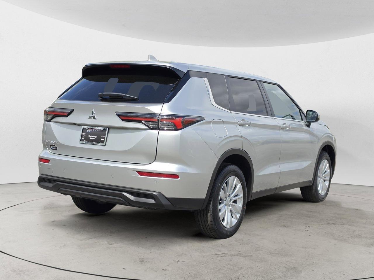 2026 Mitsubishi Outlander ES