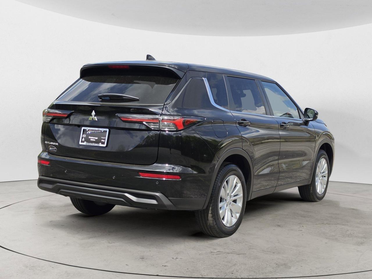 2026 Mitsubishi Outlander ES