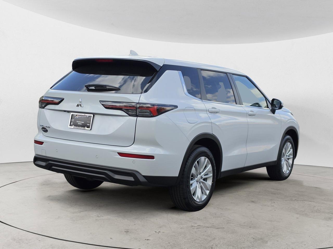 2026 Mitsubishi Outlander ES