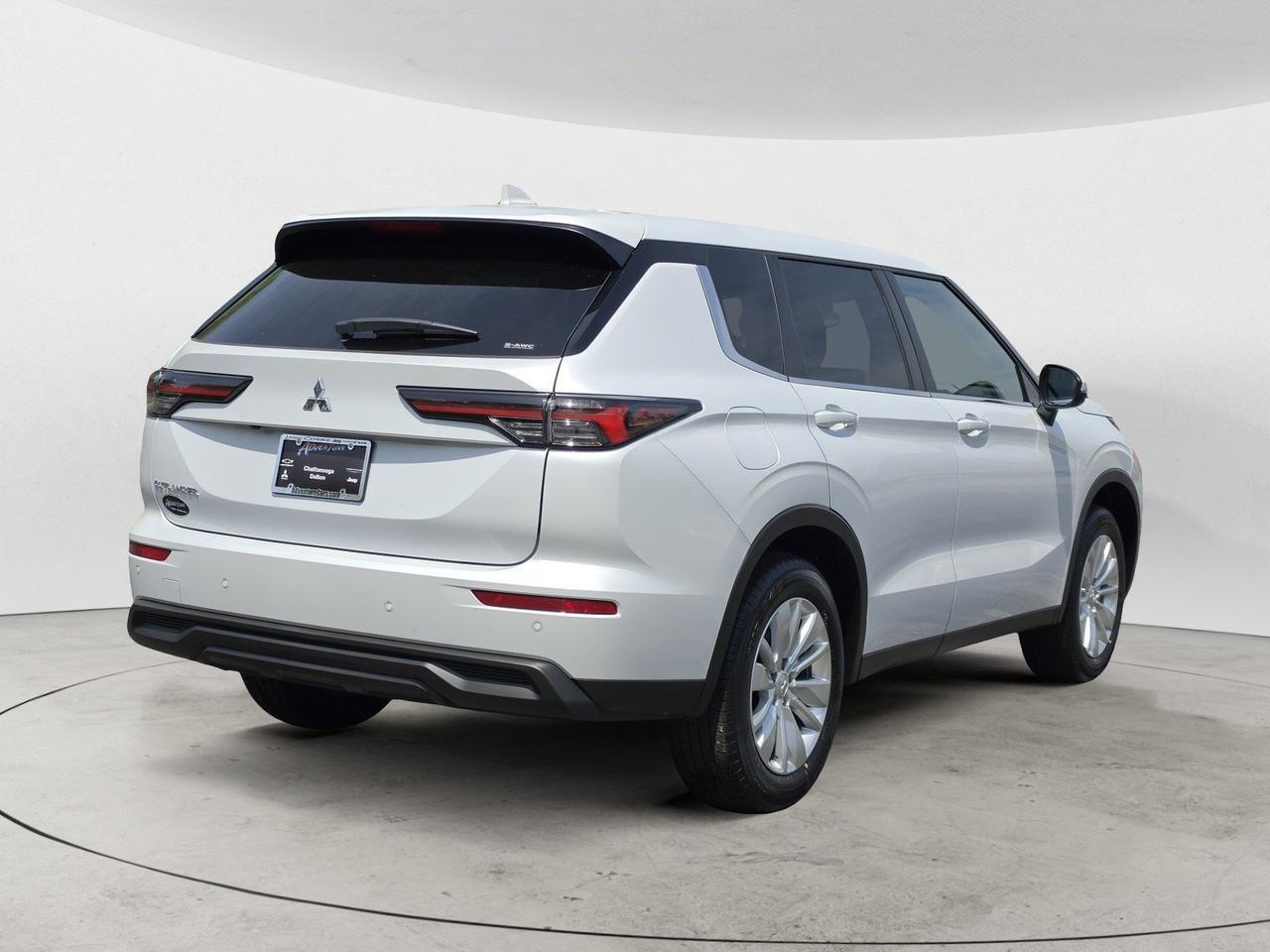 2026 Mitsubishi Outlander ES