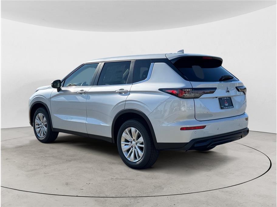 2026 Mitsubishi Outlander ES Sport Utility 4D