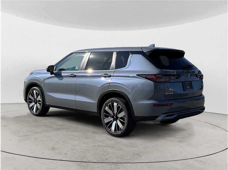 2026 Mitsubishi Outlander ES Sport Utility 4D