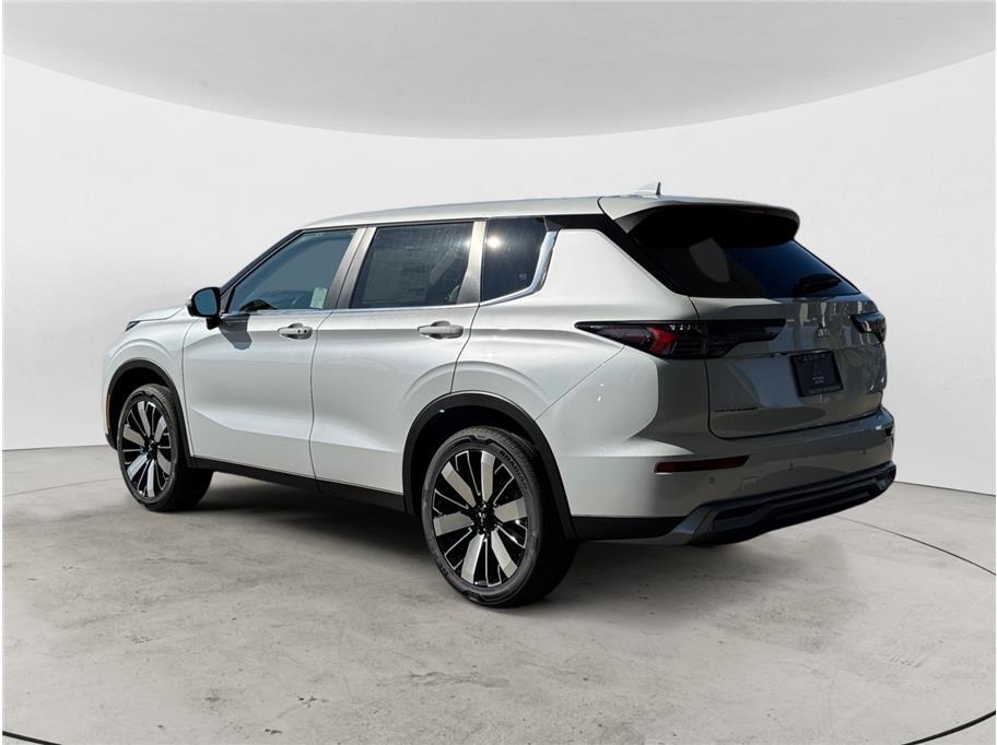 2026 Mitsubishi Outlander ES Sport Utility 4D