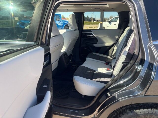 2026 Mitsubishi Outlander LE Whitecourt AB
