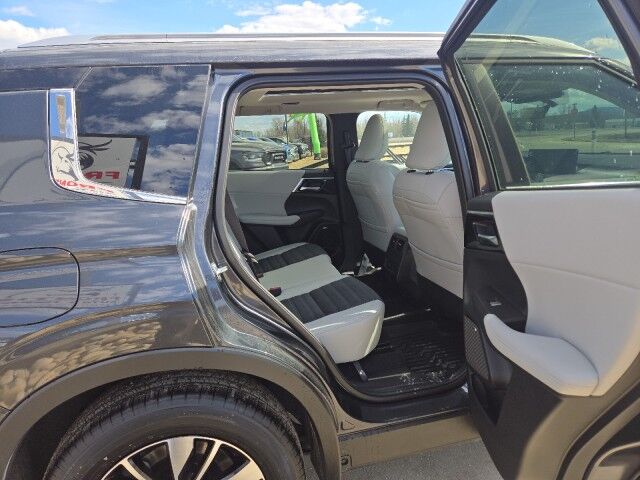 2026 Mitsubishi Outlander LE Whitecourt AB