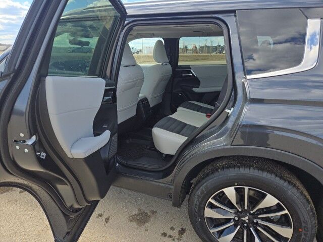 2026 Mitsubishi Outlander LE Whitecourt AB