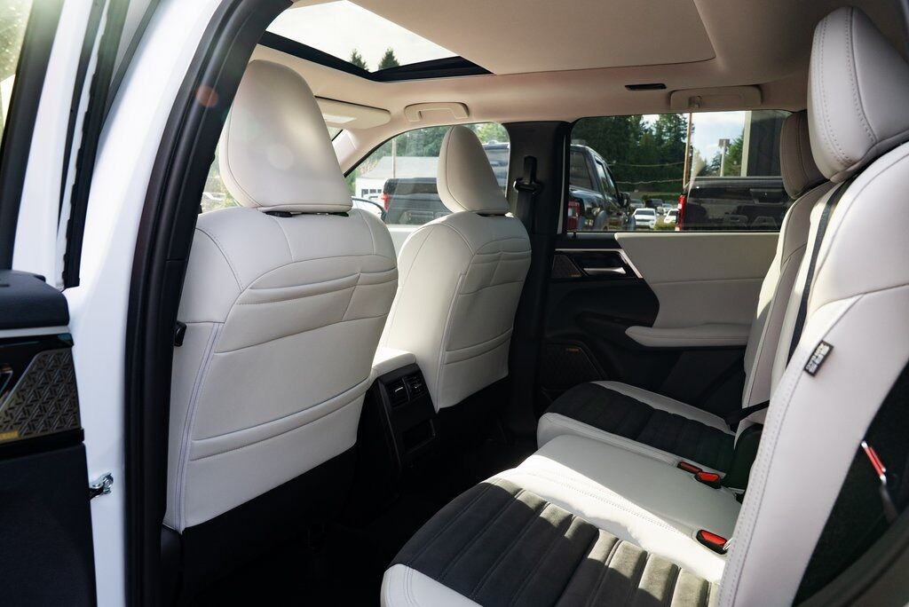 2026 Mitsubishi Outlander SE Milwaukie OR