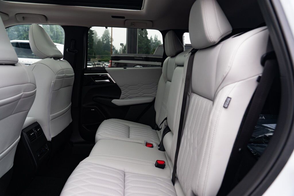 2026 Mitsubishi Outlander SEL Milwaukie OR