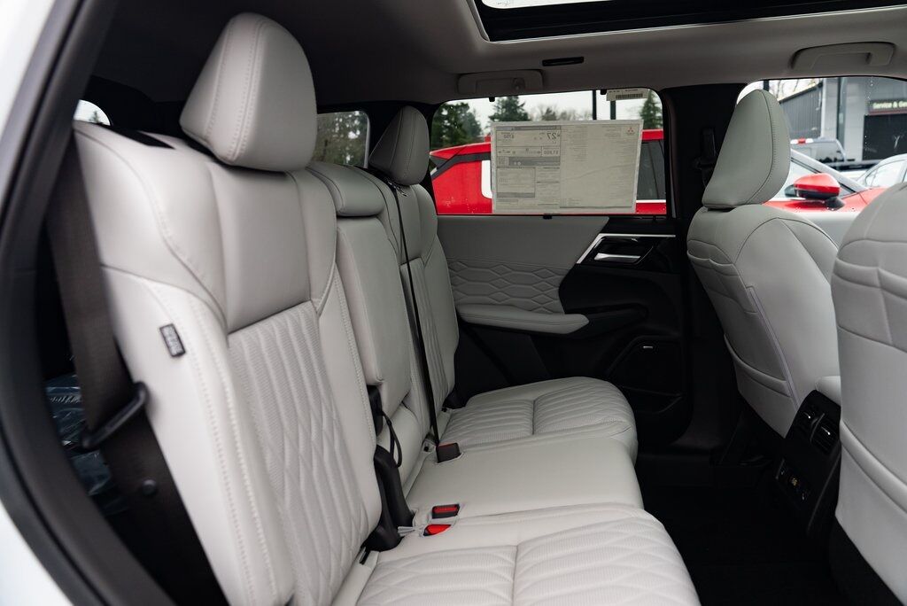 2026 Mitsubishi Outlander SEL Milwaukie OR